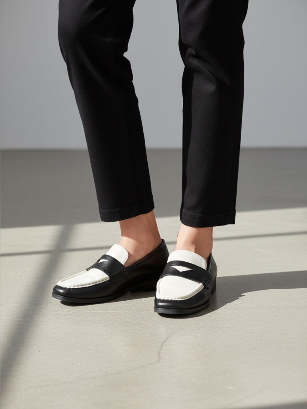 Bibi Lou (37) Black & White Classic Leather Loafers Soft EUC Office Casual - Picture 3 of 16